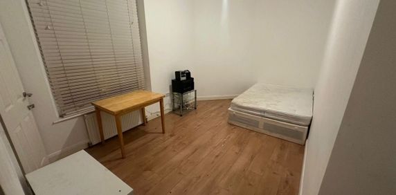 Studio Flat, Courthill Road, SE13 - Photo 2