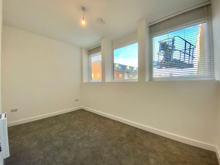 Peterborough - Photo 2