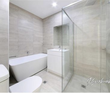 Modern Family Living in a Prime Greystanes Location- New carpet ! - Photo 4