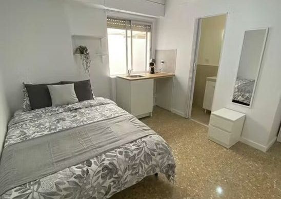 Carrer Joan Lluis Vives, Manises, Valencian Community 46940