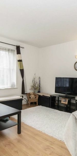 Butterfield Close, TW1, London - Photo 1