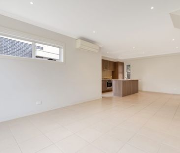 Townhouse living in the heart of Craigieburn - Photo 1