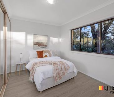 Spacious Family Home in Prime Padstow - Photo 1