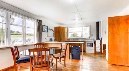 Four bedroom home in peaceful rural setting - Photo 4