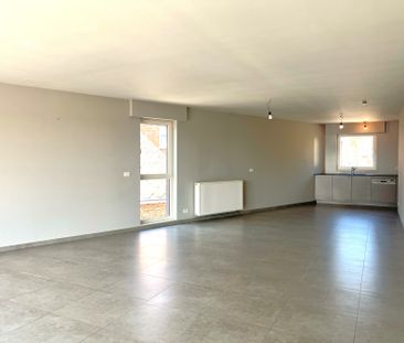 Ruim duplex-appartement met 2 slaapkamers en terras. - Photo 3