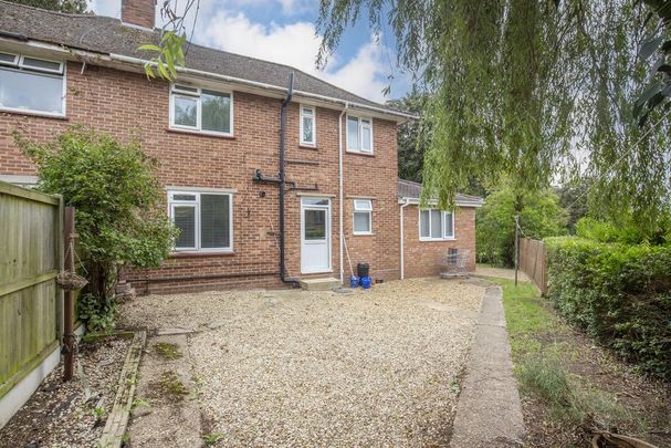 1 bedroom in a house share to rent - Photo 1