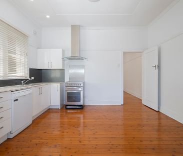 Oversized 2 Bedroom Apartment - Photo 6