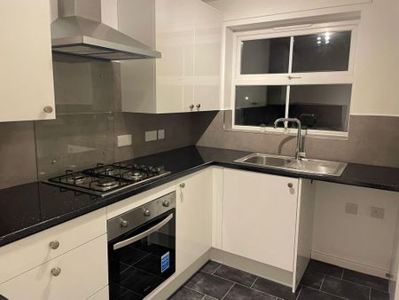 2 bedroom semi-detached house to rent - Photo 4