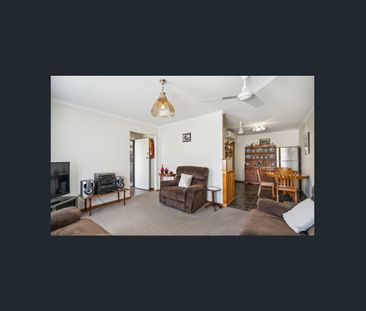 Well maintained single story unit. - Photo 2