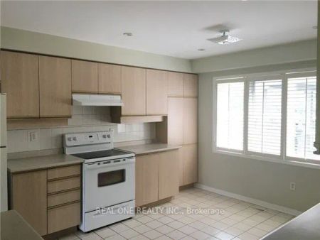 Detached Home For Lease | W9048314 - Photo 5