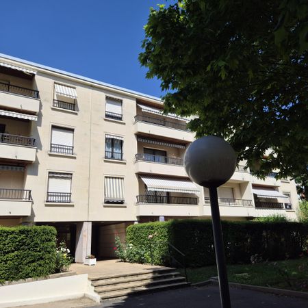 Location Appartement 1 pièce 25m² ST MAUR DES FOSSES 94210 - Photo 4