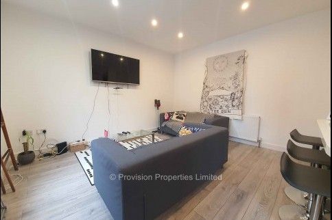 3 Bedroom House in Hyde Park - Photo 1