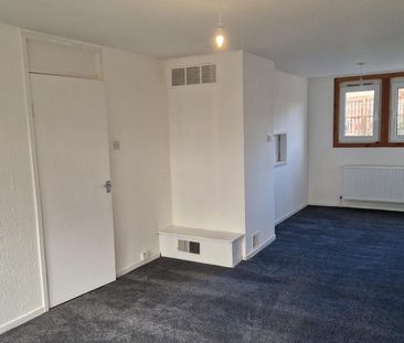 3 bedroom end of terrace house to rent - Photo 1