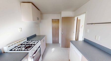 City Centre - 3 Bedrooms - Photo 5