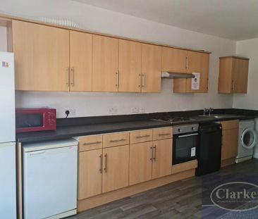 6 bedroom flat to rent - Photo 5