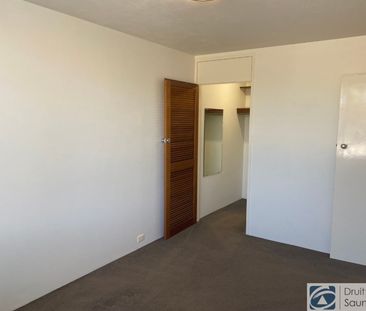 FANTASTIC APARTMENT IN SOUGHT AFTER LOCATION - Photo 6