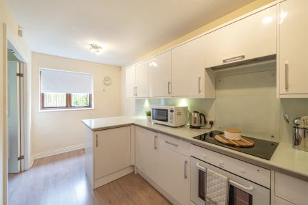 2 Bed, Apartment - Photo 5