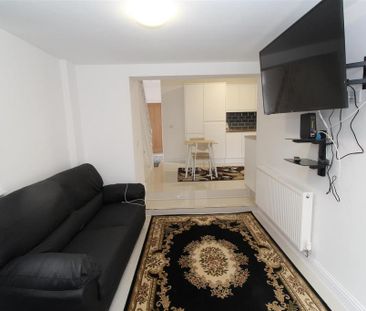 4 bedroom house to rent - Photo 1