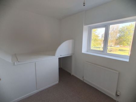 Queens Way, Atherstone - Photo 2
