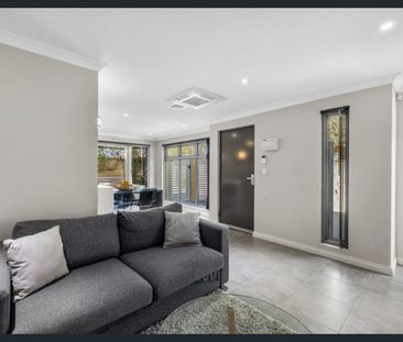 1/10 Pearl Road, Cloverdale, WA 6105 - Photo 2