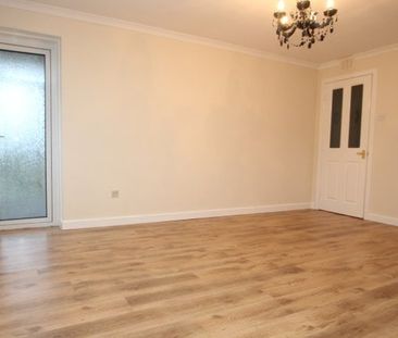 Chapelle Crescent, Tillicoultry - Photo 2