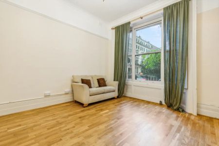 1 bedroom flat in Bayswater - Photo 2