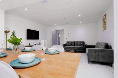 6 Beds 6 Baths - Photo 3