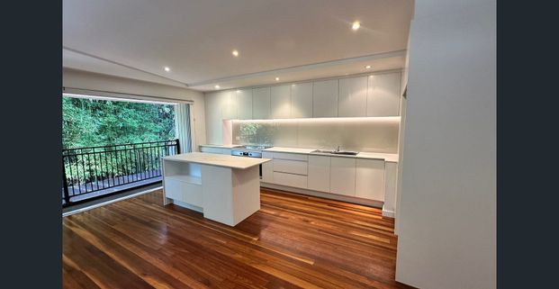 Bright, Spacious & Stylish Home in the Heart of Balmain - Photo 1