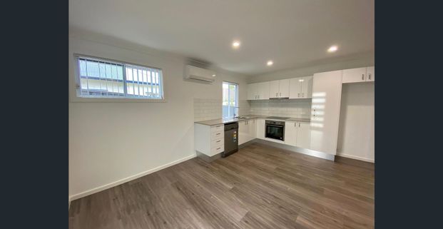 MODERN 2-BEDROOM GRANNY FLAT - Photo 1