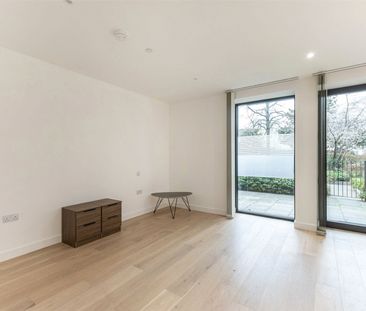 Rendal Way, London, E16 ground floor flat to rent - Photo 1