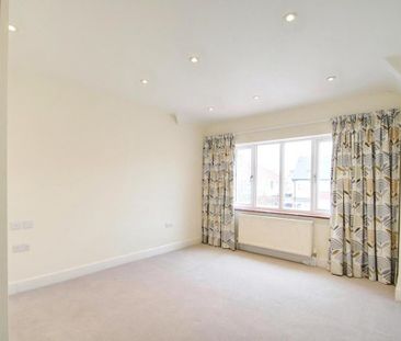 4 bedroom semi-detached house to rent - Photo 4