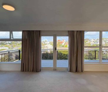 Three-bedroom home in sought-after Mission Bay - Photo 2
