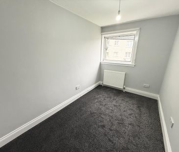 3 bedroom flat to rent - Photo 2