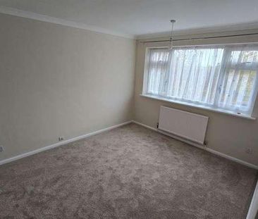 West Mead Court, Northampton, NN3 - Photo 4