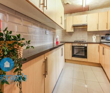 5 bed Mid Terraced House for Rent - Photo 5