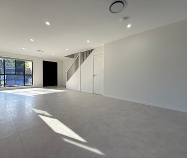 "BRAND NEW 3 LARGE BEDROOMS PLUS OFFICE/STUDY, CONVENIENTLY LOCATED" - Photo 4