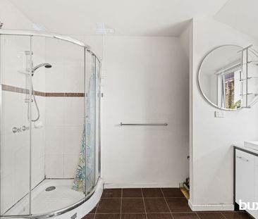 Fully furnished affordable apartment in the heart of Box Hill - Photo 6