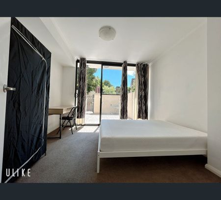 A-Fully FurnishL3+4B/92-110 Cope St, Waterloo, NSW 2017 - Photo 5