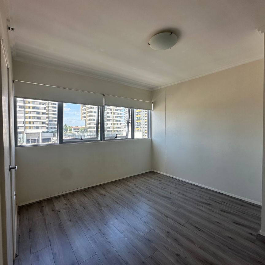 Deposit Taken&comma; Opens Cancelled&excl; - Spacious Split Level Apartment - Photo 1