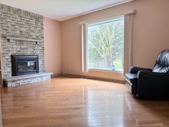 For Lease - 106 Carlson Drive, Newmarket, Ontario - Photo 1