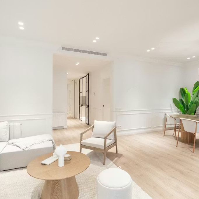 Carrer de Bailèn, Barcelona, Catalonia 08037 - Photo 1