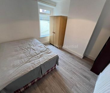 4 bedroom terraced house to rent - Photo 5