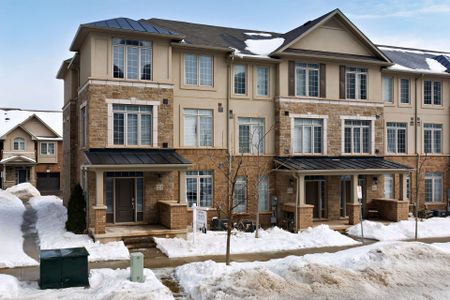 For Lease - 3215 William Coltson Avenue, Oakville, Ontario - Photo 3