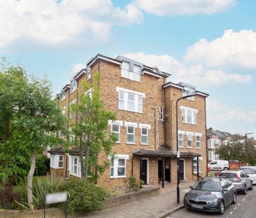 3 bedroom Flat To Let - Photo 2