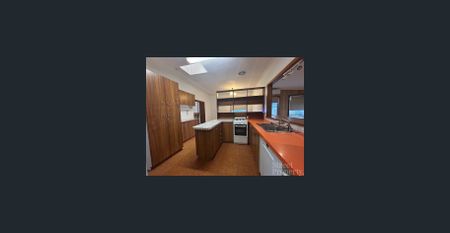 DELIGHTFUL FAMILY HOME - Photo 5