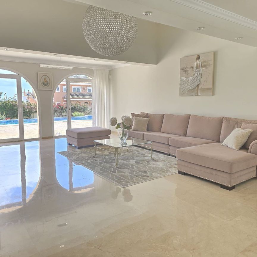 Alquiler Villa en El Faro, Mijas - Photo 1