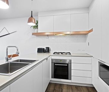 2 bed, 2 bath, 1 carpark - Photo 2