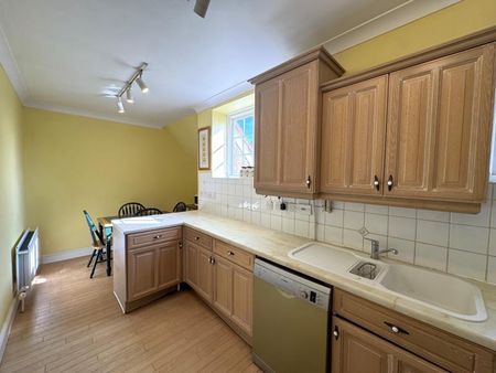 Vicarage Road, Staines, Surrey, TW18 - Photo 5