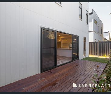 4-Bedroom, 3-Bathroom Townhouse with Flexible Floorplan. - Photo 1