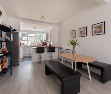 4 bedroom semi-detached house to rent - Photo 3